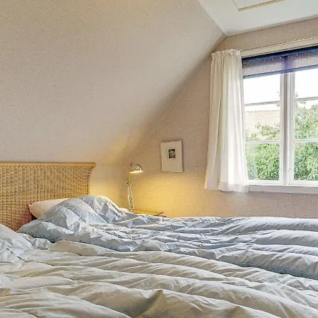 Feriehus Three-bedroom Holiday In 2 Svaneke
