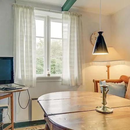 Three-bedroom Holiday In 2 *