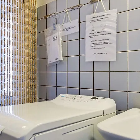 Three-bedroom Holiday In 2 Svaneke
