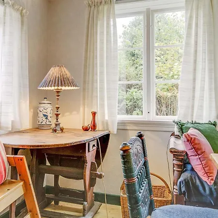 Three-bedroom Holiday In 2 Svaneke
