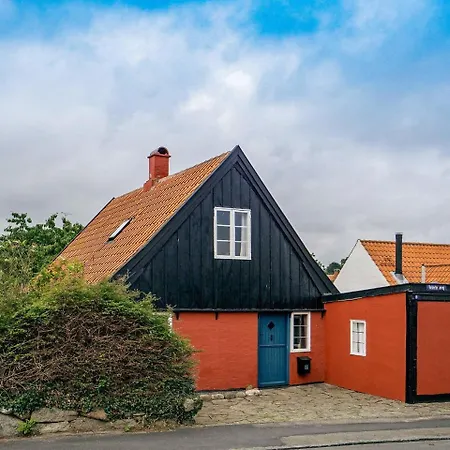 Feriehus Three-bedroom Holiday In 2 Svaneke