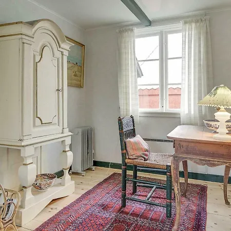 Three-bedroom Holiday In 2 Svaneke
