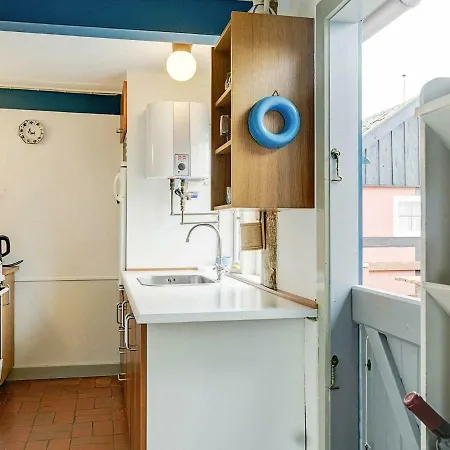 Three-bedroom Holiday In 2 Feriehus Svaneke