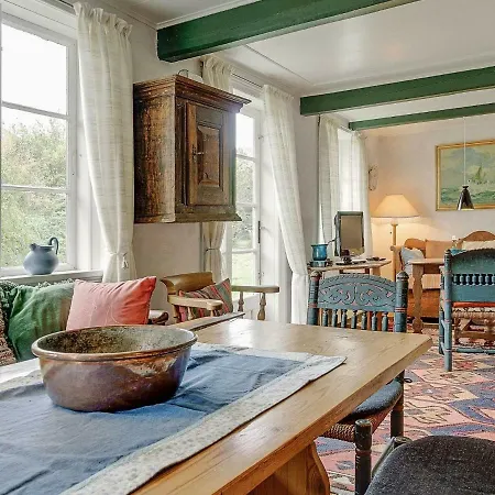 Three-bedroom Holiday In 2 Feriehus Svaneke