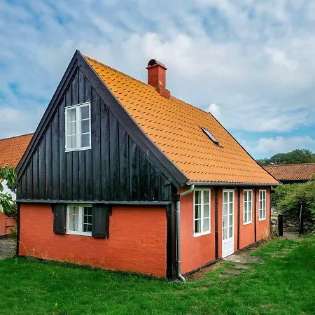 Three-bedroom Holiday In 2 Feriehus Svaneke