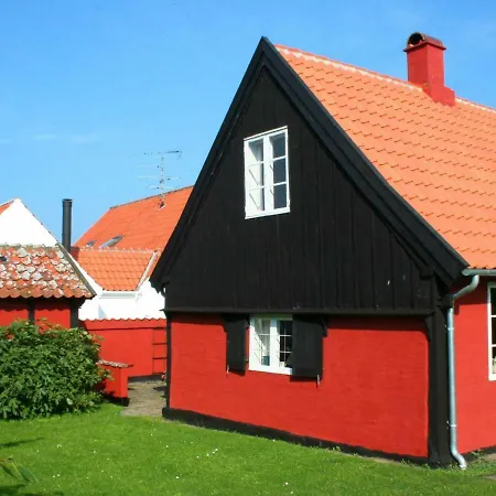 Three-bedroom Holiday In 2 Svaneke